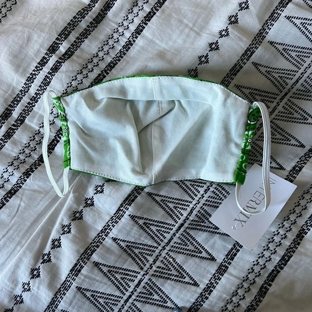 Intermix Green Bandana Face Mask NWT